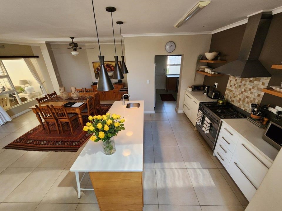 5 Bedroom Property for Sale in Panorama Western Cape